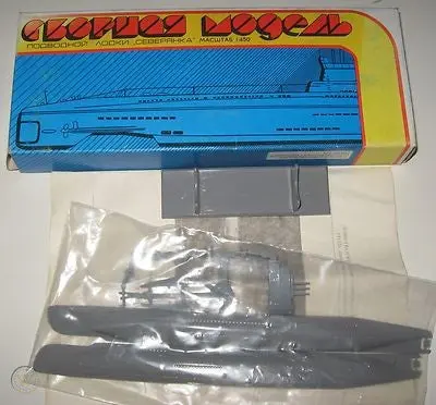 1:450 Russian Severyanka "Northerner" Submarine Model Kit 1
