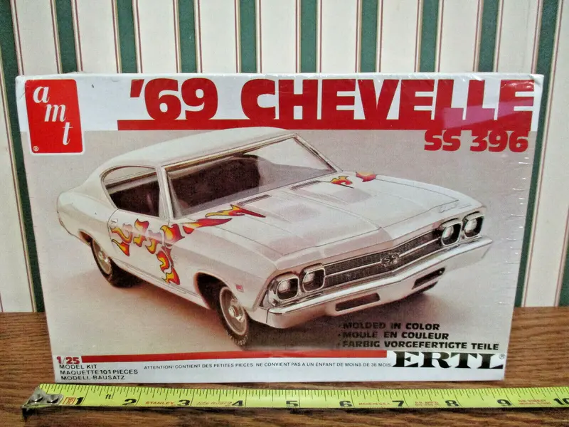1969 Chevrolet Chevelle Ss 396 Model Kit By Ertl/Amt 1/25Th Scale 1