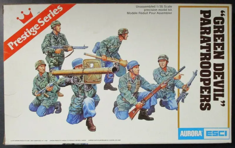 Esci Aurora 1/35Th Green Devils Paratroopers Plastic Model Kit 1
