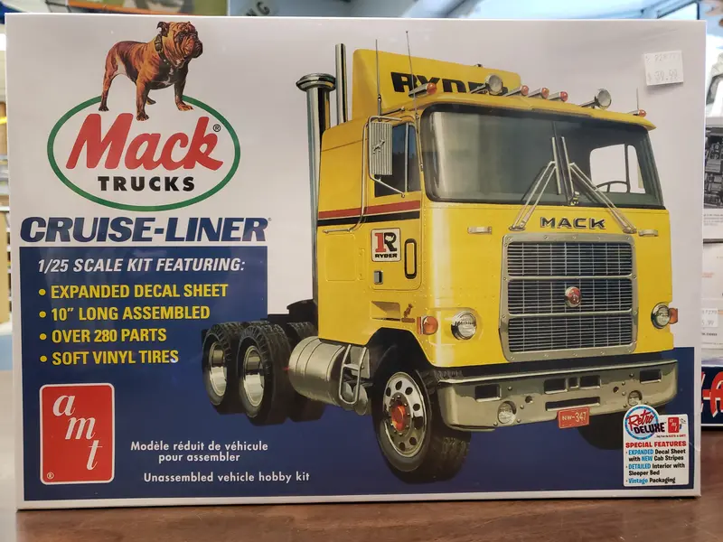 Mack Cruise-Liner 1