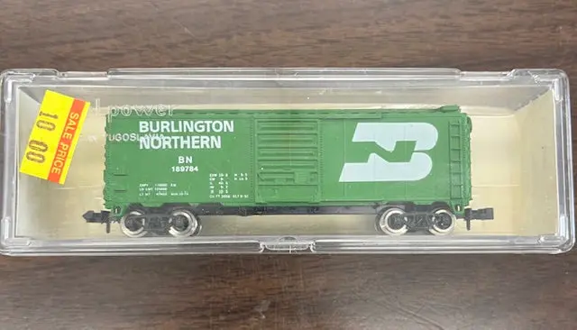 N Scale- Burlington Northern Green Boxcar 1