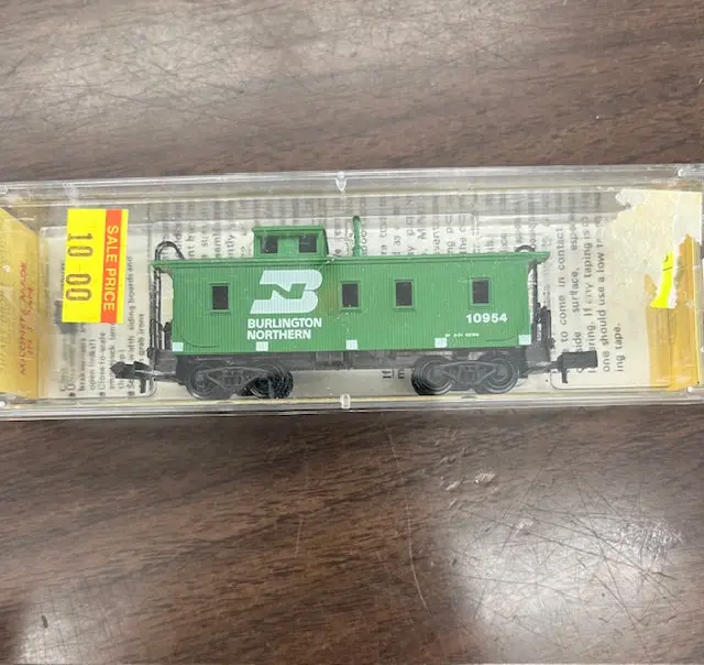 N Scale-  Burlington Northern Wood Sheathed Caboose W/ Rapido-Type Coupler 1