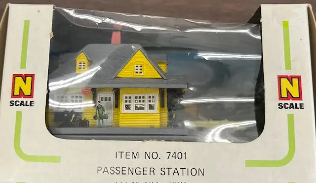 N Scale- Passenger Station (Bachmann Railroad Buildings) 1