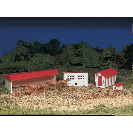 Plasticville Farm Buildings With Animals 1