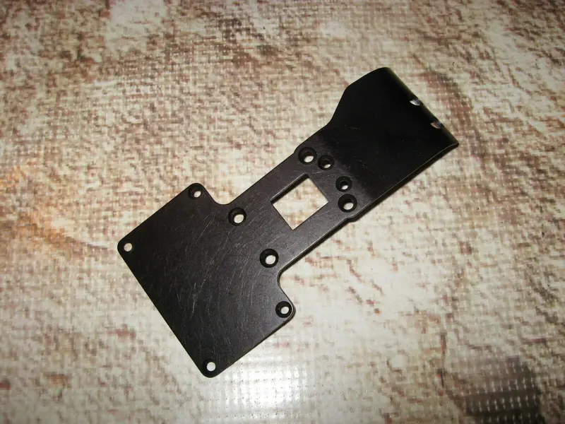 Rear Chassis Plate, B2/B3/T3 (Use #9269 Screw For Arm Mount) 1